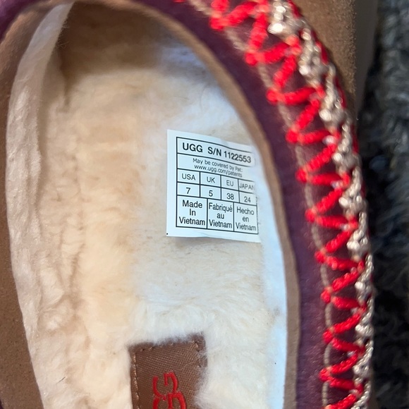 UGG TAZZ Slippers Size: 7 Color: Chestnut BRAND NEW - Picture 2 of 4